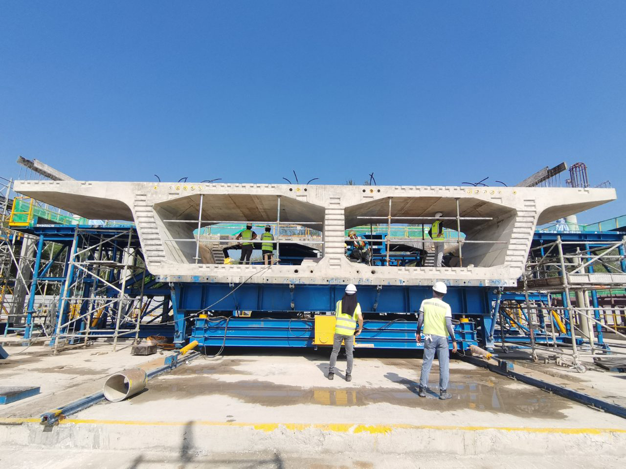 Light Rail Segmental Beam Assembly Construction Technology